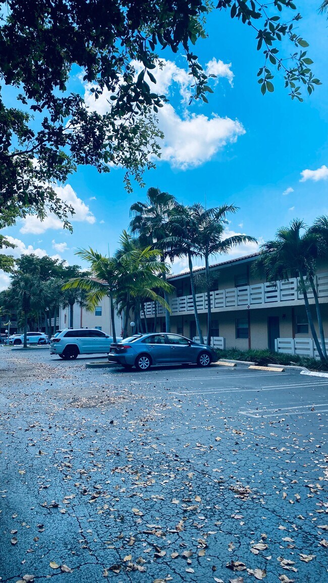 Foto del edificio - 3276 NW 102nd Ter