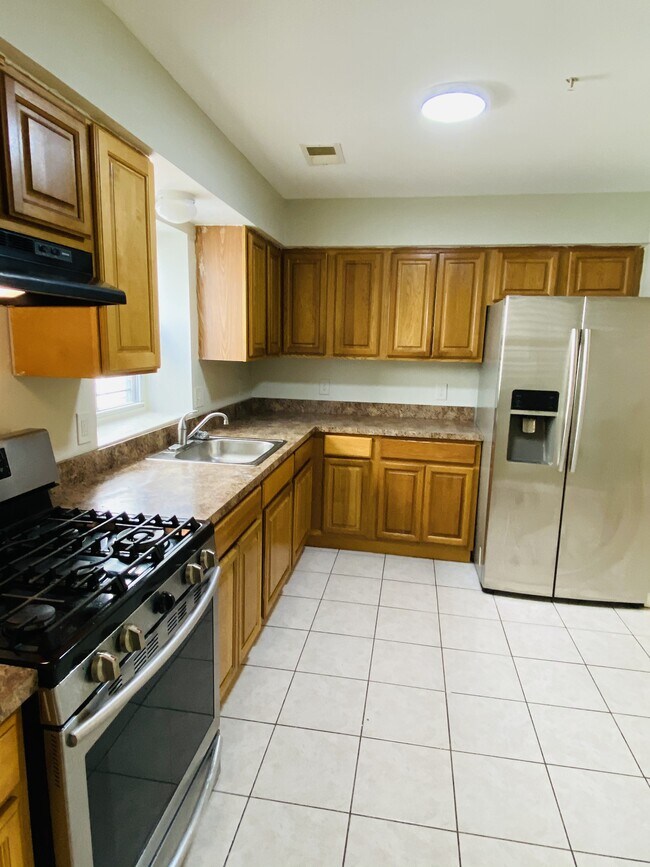 Foto del edificio - 574 Hawthorne Ave