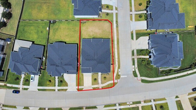 Foto del edificio - 10235 Forest Lake Dr
