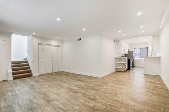 Building Photo - 11615 Darlington Ave