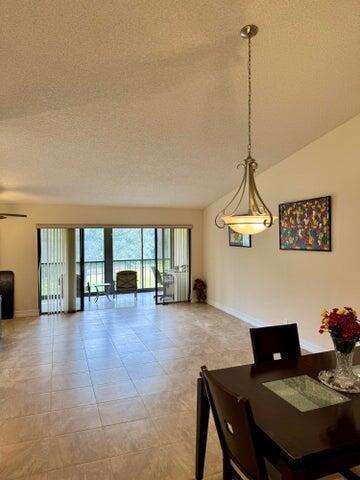 Building Photo - 5055 Oakhill Ln