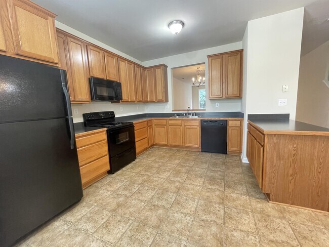 Foto del edificio - 2451 N Berkshire Rd