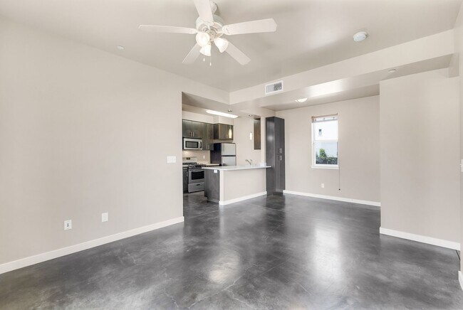 Foto del edificio - MOVE IN SPECIAL $2000 SIGN A LEASE BY MARCH 18TH    2 Bedroom, 1 Bath Available!