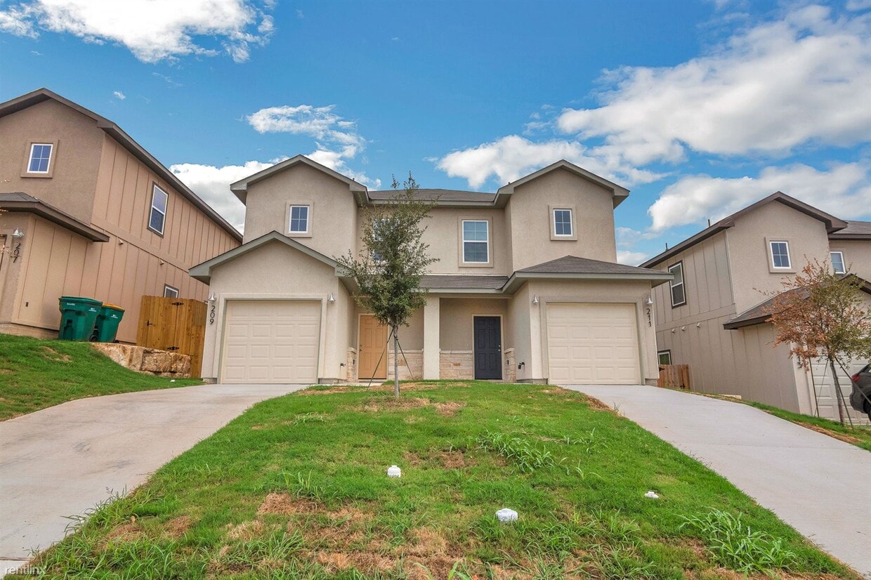 3 br, 2.5 bath Townhome 124 Peruna Drive Townhouse for Rent in