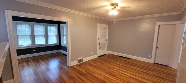 Building Photo - 2185 Glenbury Ave