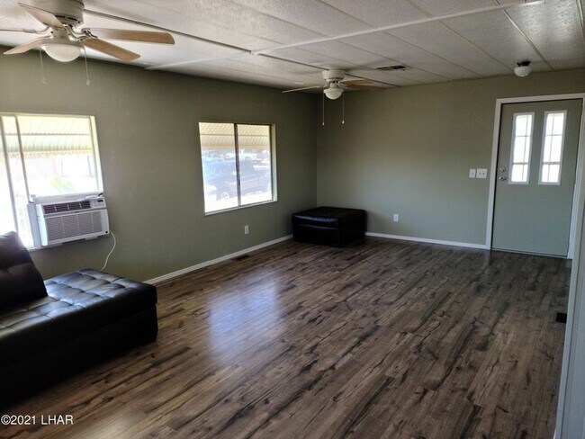 Building Photo - Unfurnished Long Term Mobile
