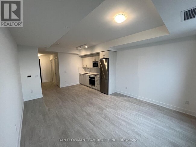 Photo du bâtiment - 2545-2545 Simcoe St N