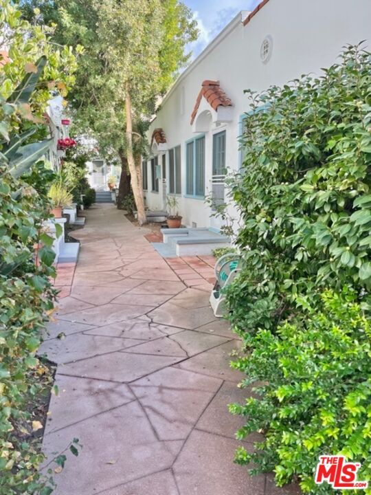 1040 N Sweetzer Ave Unit 1040 1/2, West Hollywood, CA 90069 Condo for