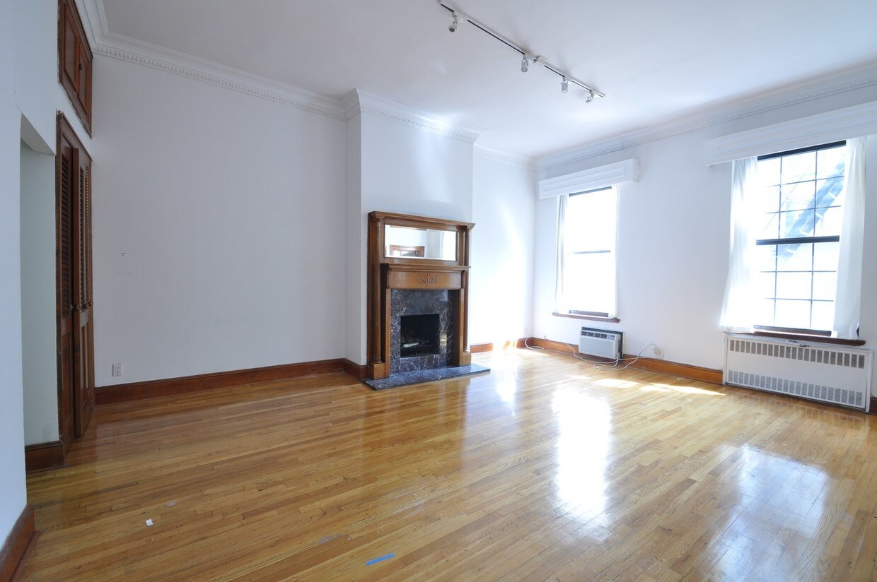Primary Photo - 126 E 27th St