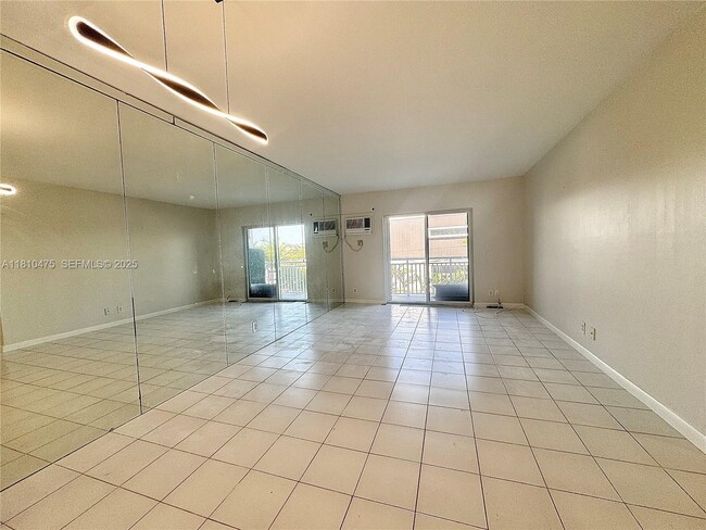 Foto del edificio - 200 S Birch Rd