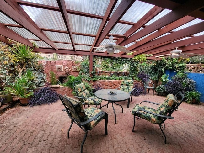 Foto del edificio - HOUSE - VILLAGE OF OAK CREEK