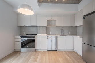 Building Photo - 2600 Boul. Cavendish