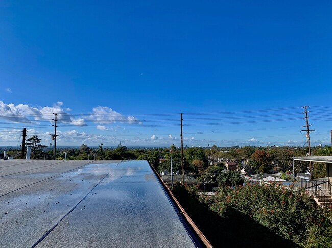 Foto del edificio - 3418 S Centinela Ave