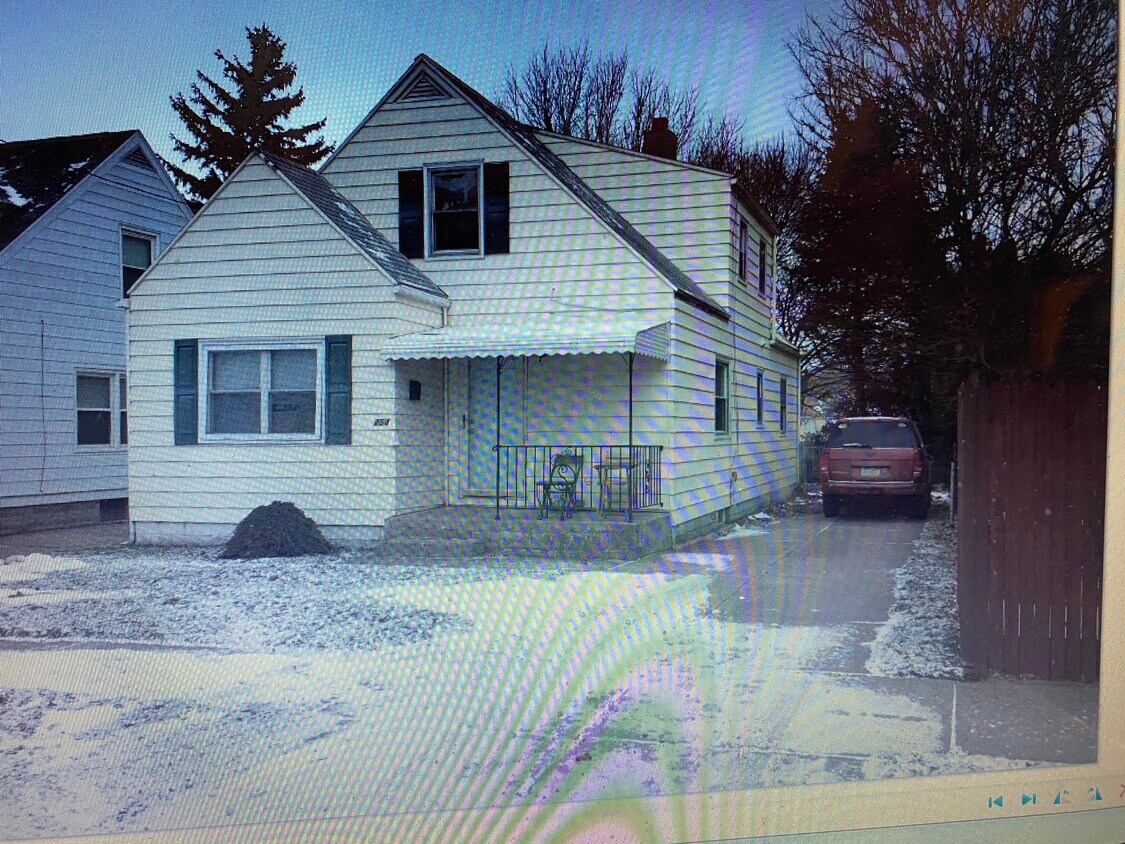 Primary Photo - 254 E 35th St