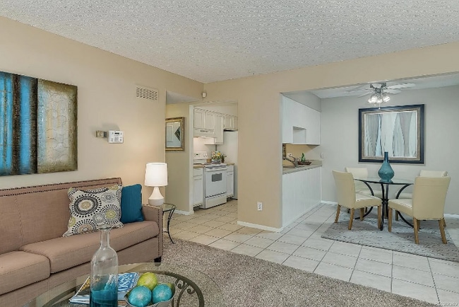 Foto del edificio - 7395 E Eastman Ave