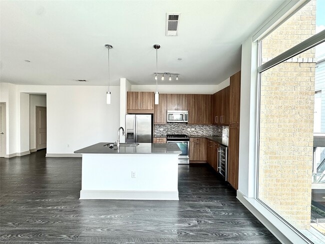 Foto del edificio - 2111 Westheimer Rd