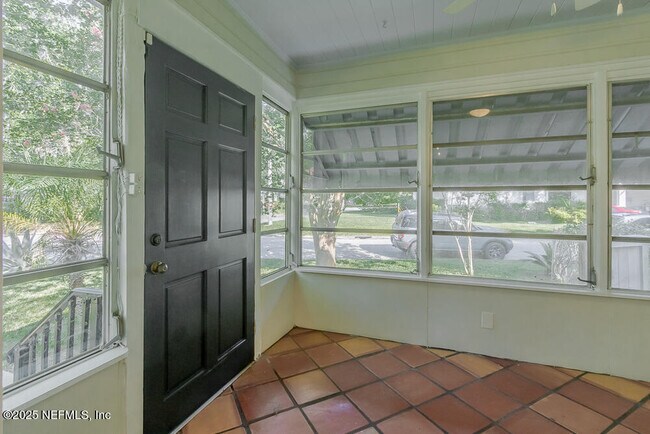 Building Photo - 1375 Menna St