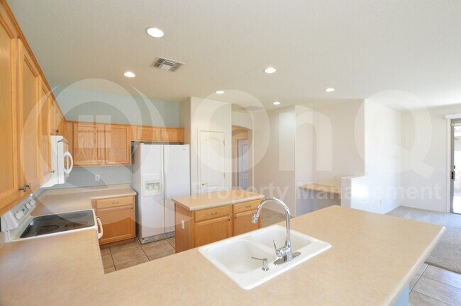Foto del edificio - 3306 E Powell Ct