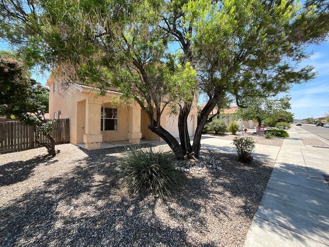 Building Photo - 4 Bedroom Home Available Near McMahon Blvd...