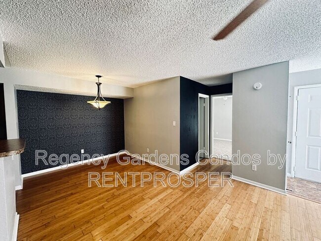 Building Photo - 4200 Thornbriar Ln
