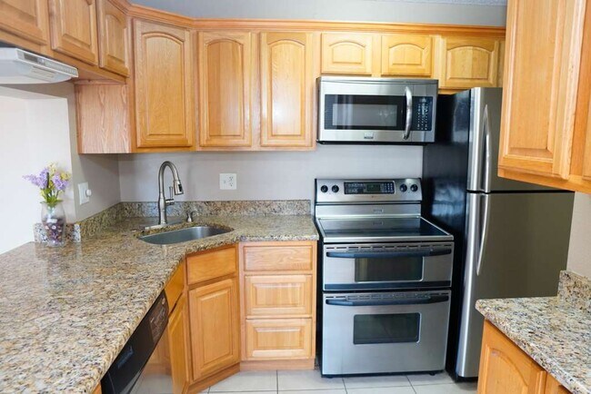 Foto del edificio - 8215 Sun Spring Cir