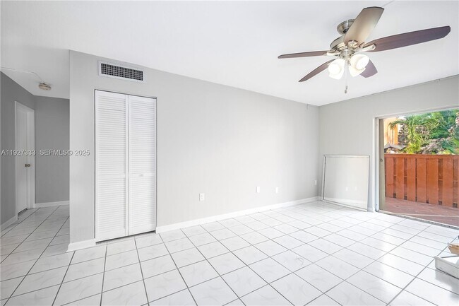 Foto del edificio - 7160 Fairway Dr