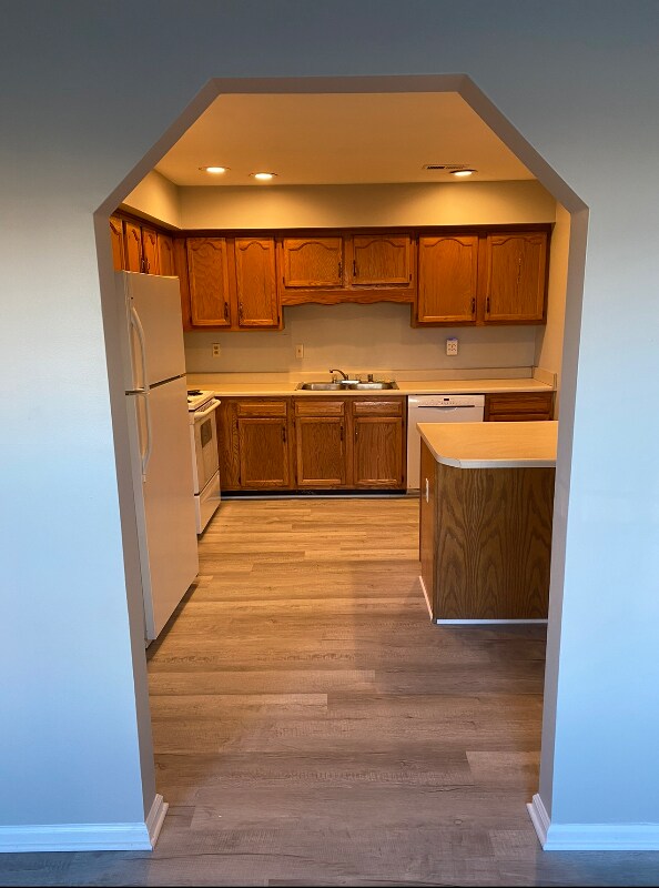 Building Photo - 213 Maryrose Dr