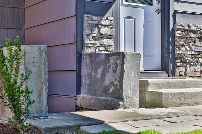 Building Photo - 1700 N 100th St