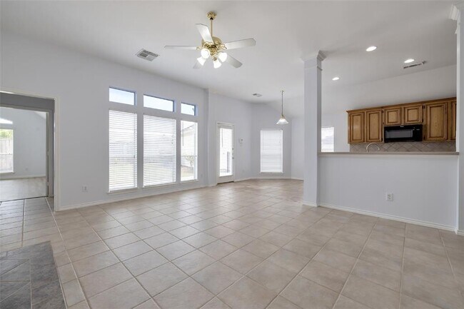 Building Photo - 3727 Temple Dr