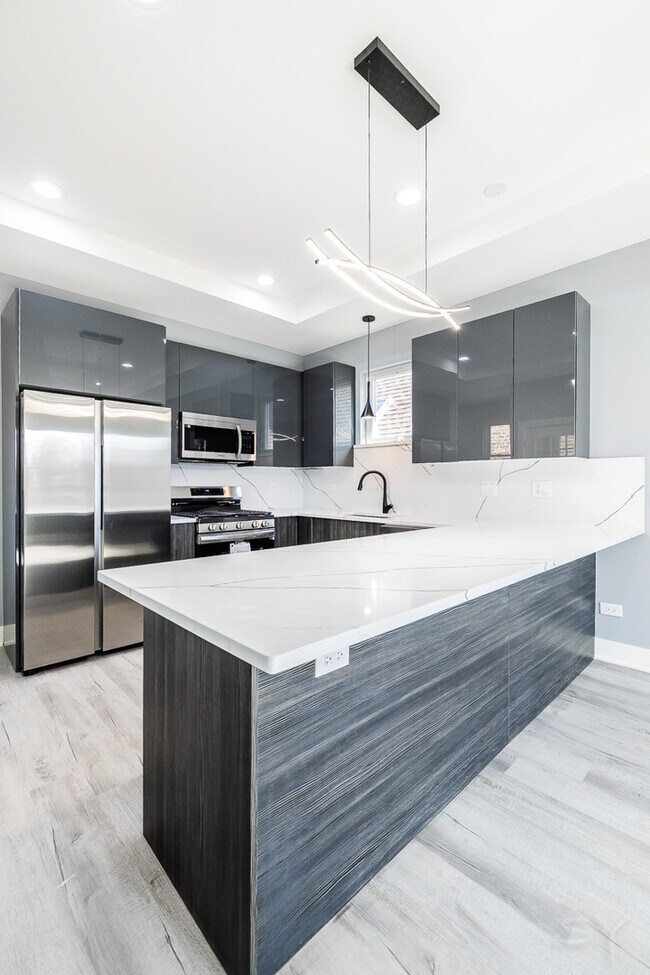 Building Photo - 2720 W 23rd St