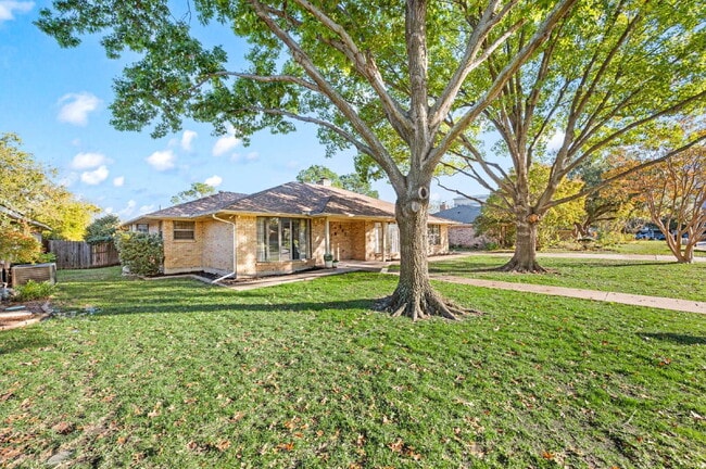 Photo - "Charming 3-Bed Oasis with Fireplace in the Heart of Grapevine – 2,238 Sq Ft of Comfort!" Apartment