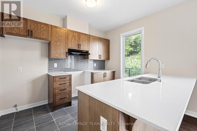 Building Photo - 330 Falsetto St