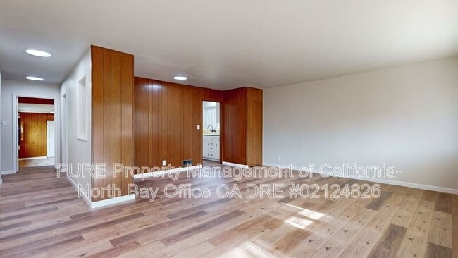 Building Photo - 32 Colinda Dr