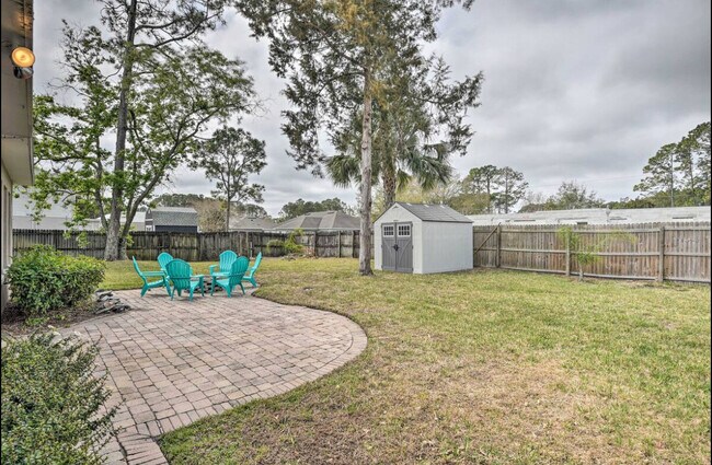 Fenced Backyard w/fire pit and shed - 189 Belleaire Dr