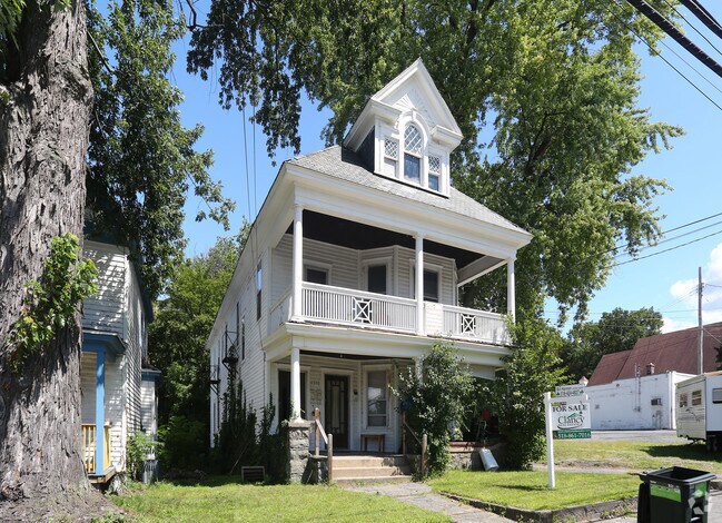Building Photo - 1557 State St