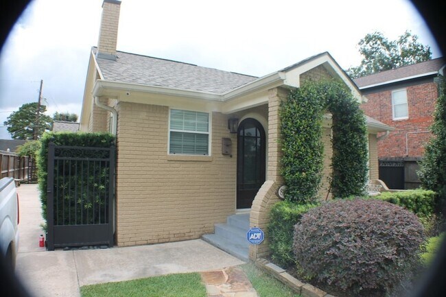 Building Photo - 8234 Bonner Dr