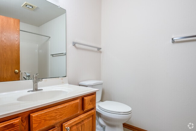 3 habitaciones, 2 baños - 1,636 pies cuadrados - Baño - Hawthorne Place Apartments