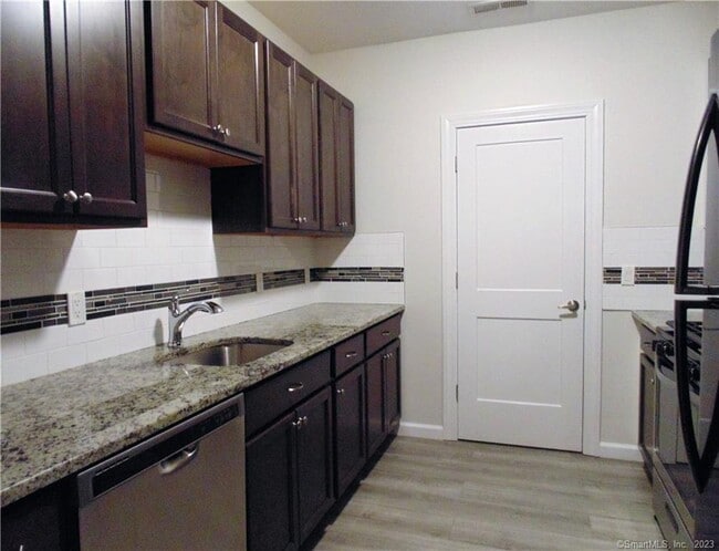 Foto del edificio - 2838 Fairfield Ave