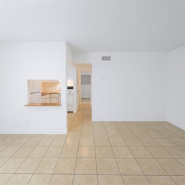 Foto del edificio - 1151 NE 17th Ct
