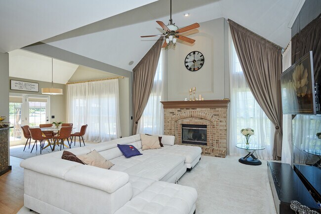 Foto del edificio - 26300 W Chatham Dr