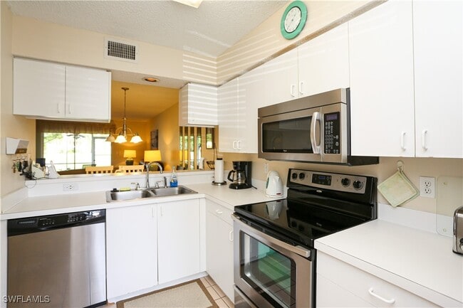 Foto del edificio - 287 Quail Forest Blvd