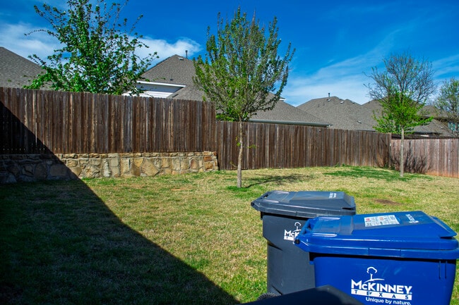 Building Photo - 1421 Baynes Dr