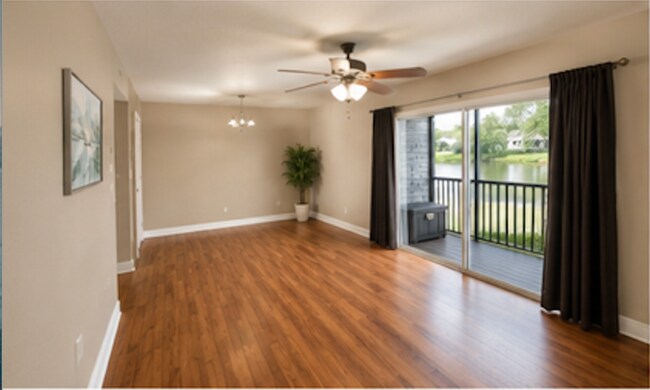 Foto del edificio - 1/1 Lakefront Living in Carrollwood! Available July 10th!