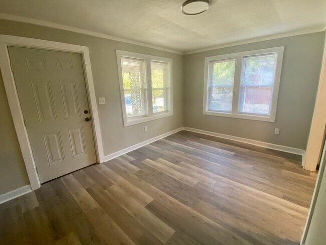 Foto del edificio - 916 Avery Dr