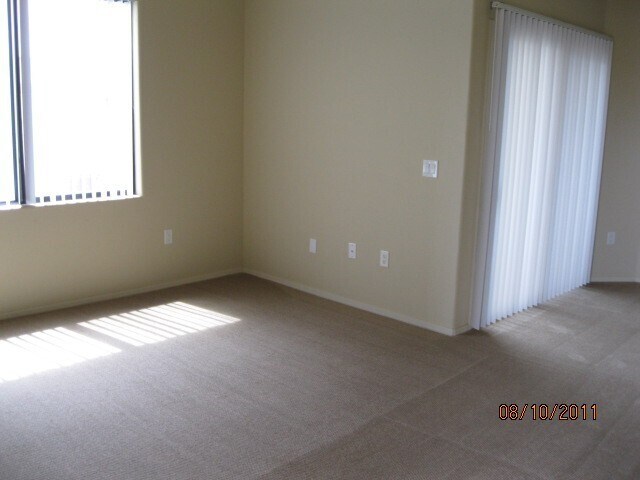 Building Photo - 2550 E River Rd