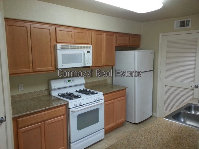 Building Photo - 5552 Tares Cir