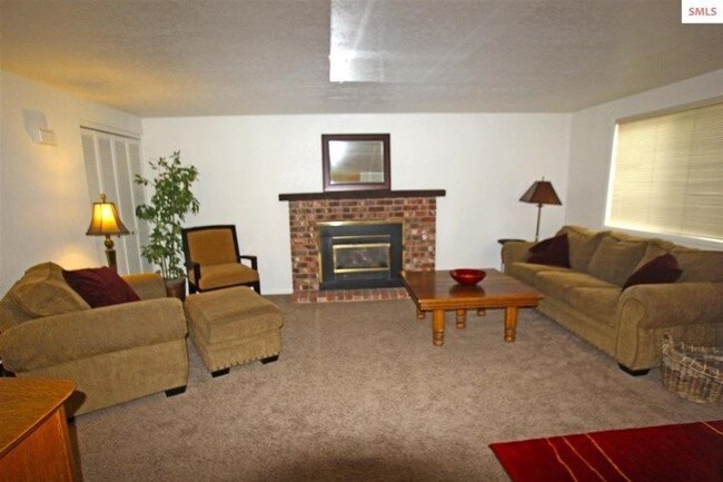 Foto del edificio - 675 Schweitzer Mountain Rd