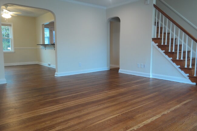 Building Photo - Beautifully Renovated 3 Bedroom Townhome -...