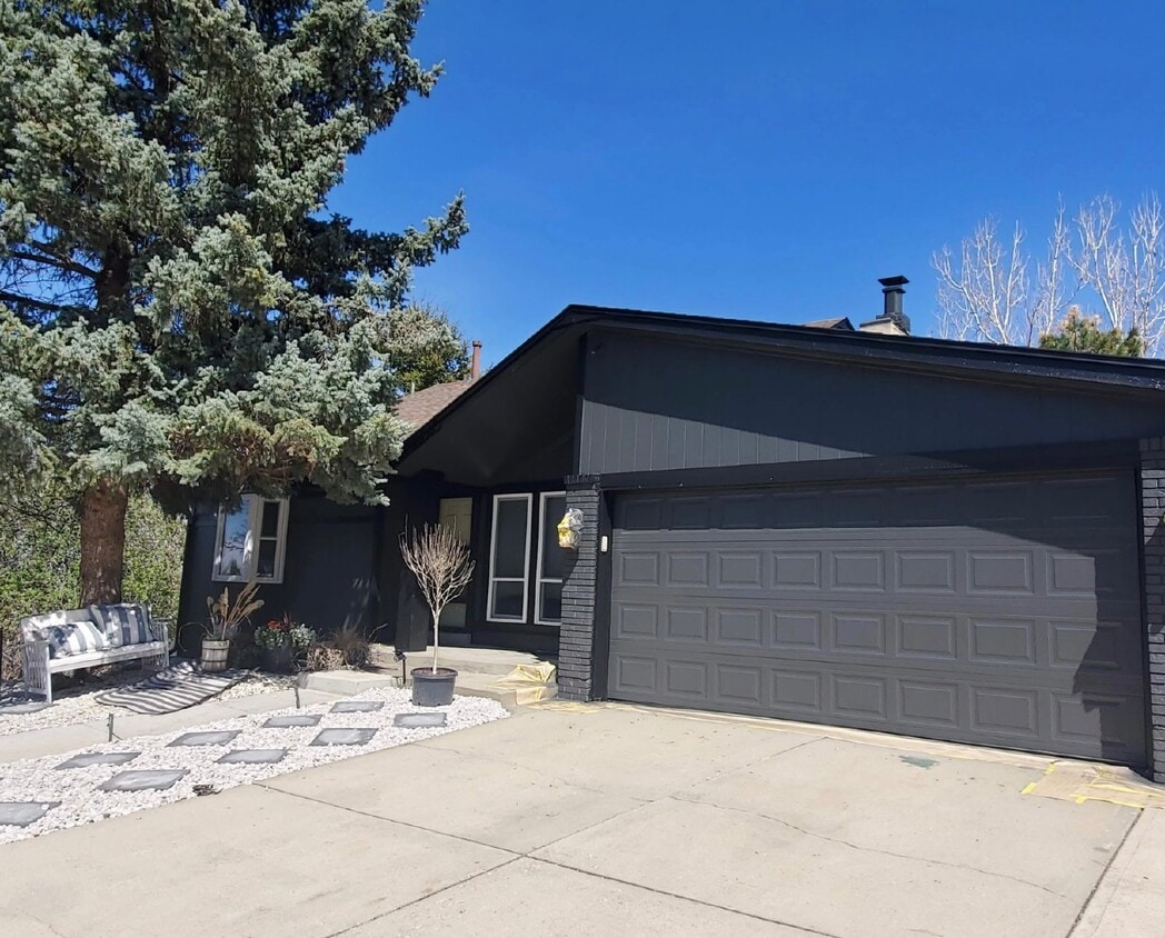 Foto principal - "Charming 3-Bed Retreat with 2.5 Baths in ...