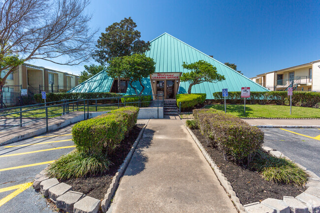 Leasing Office - Woodcreek on The Bayou